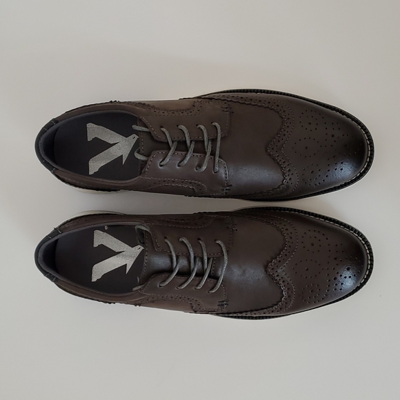 Vance Co. Drake Leather Wingtip Oxford in Dark Grey/Black - Picture 13 of 15